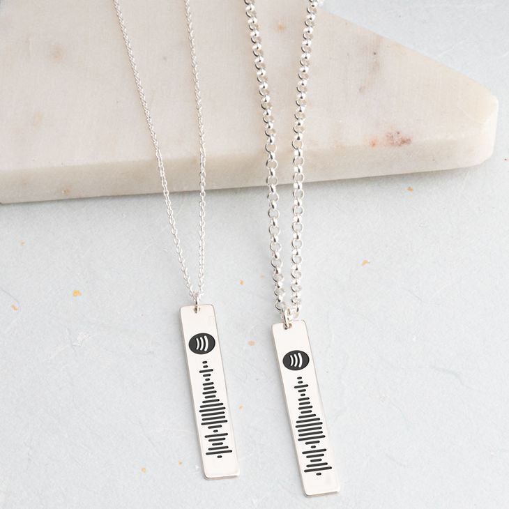 Matching Spotify Necklaces For Couples model