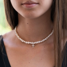 Pearl Necklace with Cross - Thumbnail Model